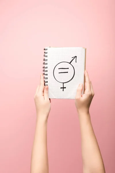 Vista Recortada Mujer Sosteniendo Cuaderno Con Signo Masculino Femenino Sobre — Foto de Stock