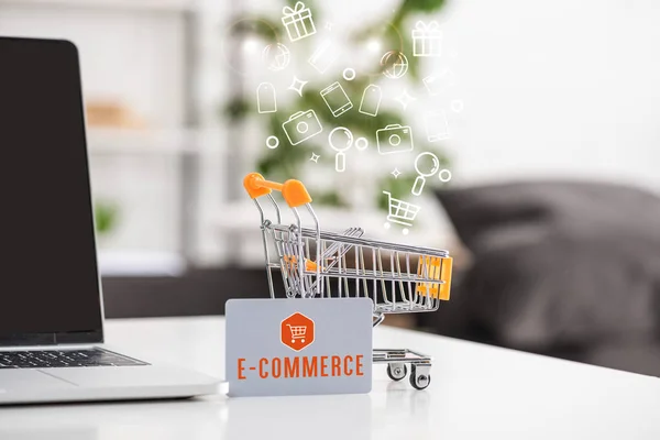 Toy Cart Credit Card Commerce Lettering Laptop Table — Stock Photo, Image