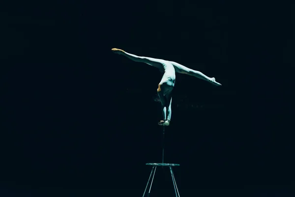 Kyiv Ukraine November 2019 Female Gymnast Performing Handstand Split Circus — 스톡 사진