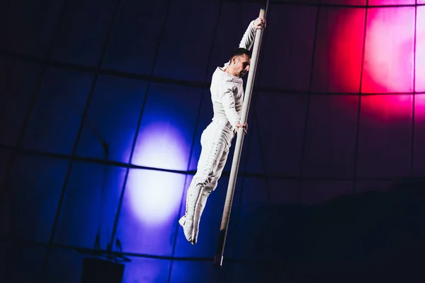 Kyiv Ukraine November 2019 Gymnast Performing Exercise Pole Circus — Stock Photo, Image