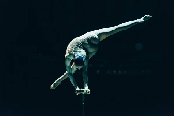 Kyiv Ukraine November 2019 Back View Flexible Gymnast Performing Handstand — Stock Photo, Image