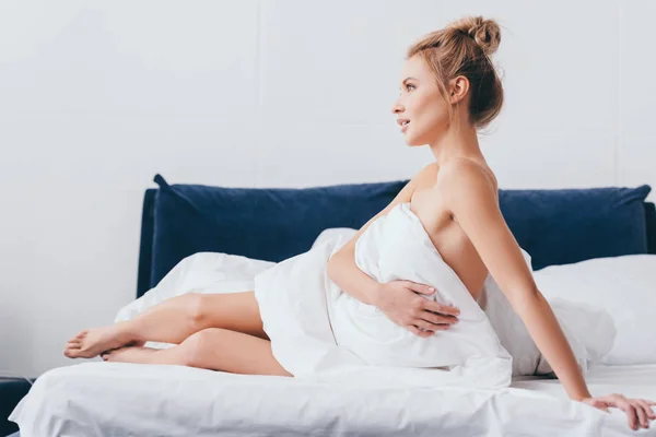 Beautiful Young Woman Sitting Bed Morning — Stock Photo, Image