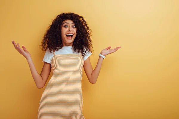 Amazed Racial Girl Looking Camera While Standing Open Arms Yellow — Stock Photo, Image