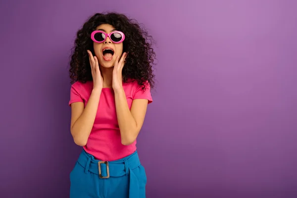 Frightened Racial Girl Sunglasses Screaming Purple Background — Stock Photo, Image