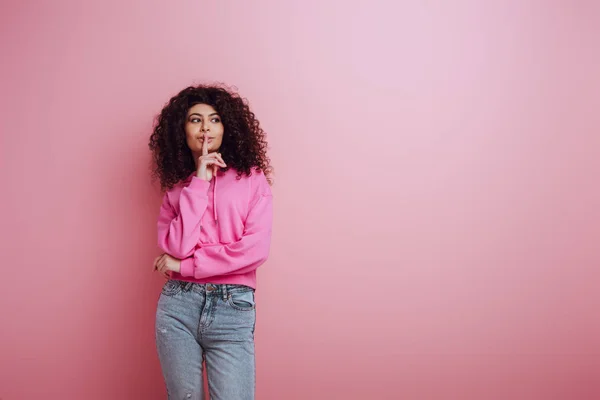 Positive Racial Girl Looking Away While Showing Hush Gesture Pink — Stock Photo, Image