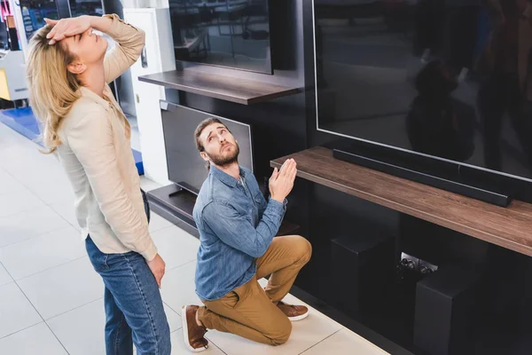 Boyfriend Showing Please Gesture Tired Girlfriend Touching Head Home Appliance — Stock Photo, Image