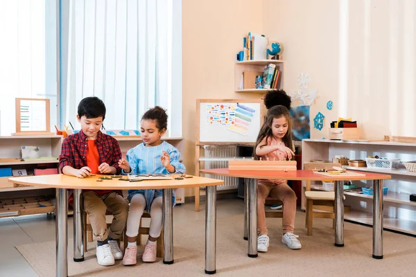 Crianças Brincando Durante Aula Escola Montessori — Fotografia de Stock