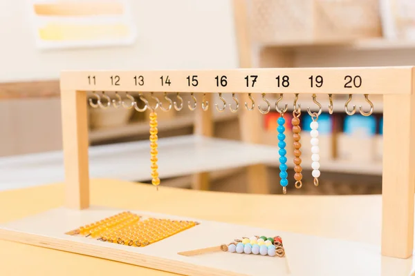 Lernspiel Mit Perlen Und Zahlen Auf Dem Tisch Unterricht — Stockfoto