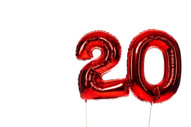 20 numaralı kırmızı balon beyaza izole edildi.
