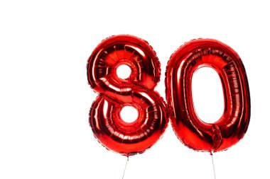 80 numaralı kırmızı balon beyaza izole edildi.