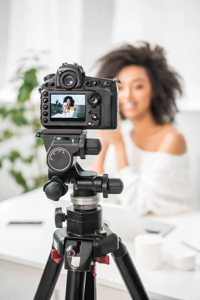 Selective Focus Digital Camera Young African American Influencer Braces Holding — Stock Photo, Image