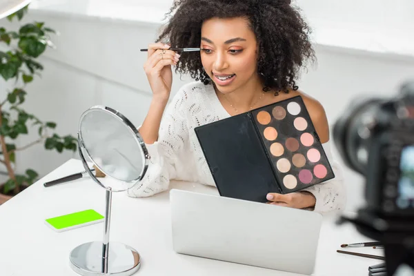 Selective Focus Cheerful African American Video Blogger Braces Applying Eye — Stock Photo, Image