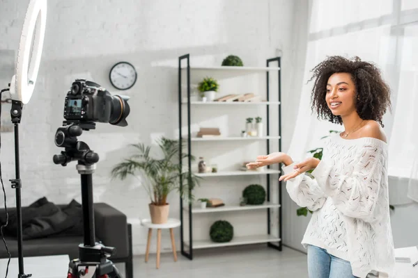 Cheerful African American Influencer Braces Gesturing While Talking Digital Camera — 스톡 사진