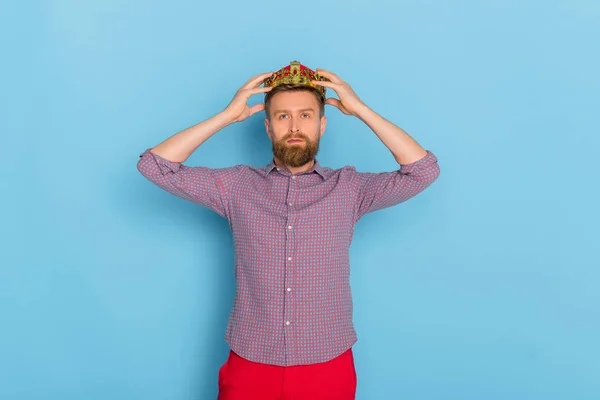 Handsome Man Shirt Wearing Crown Blue Background — Stock Photo, Image