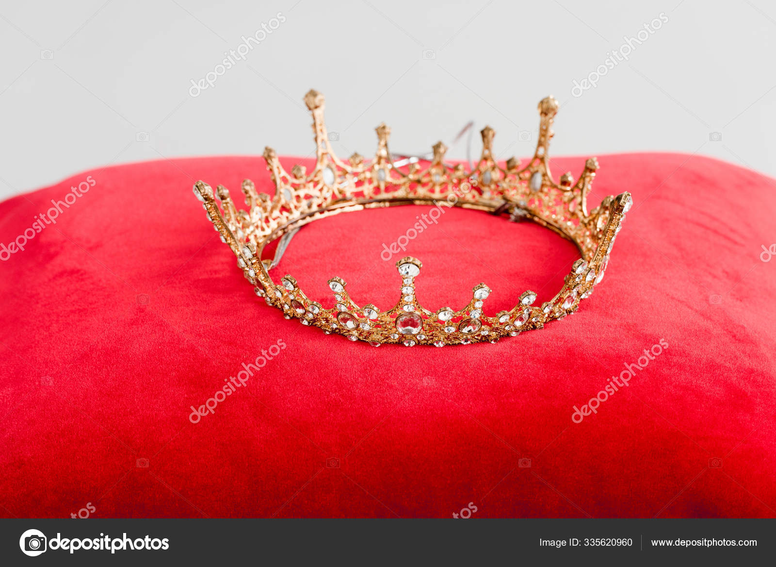 Free Free Crown Royal Pillow Svg 934 SVG PNG EPS DXF File