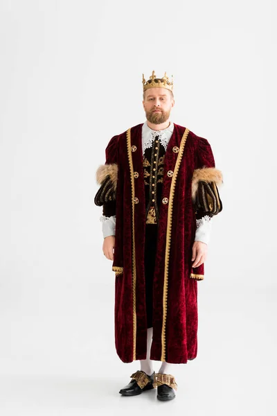 Knappe Koning Met Kroon Kijkend Naar Camera Geïsoleerd Grijs — Stockfoto