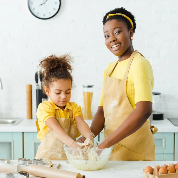Happy African American Mother Daughter Kneading Dough — Stock Photo, Image