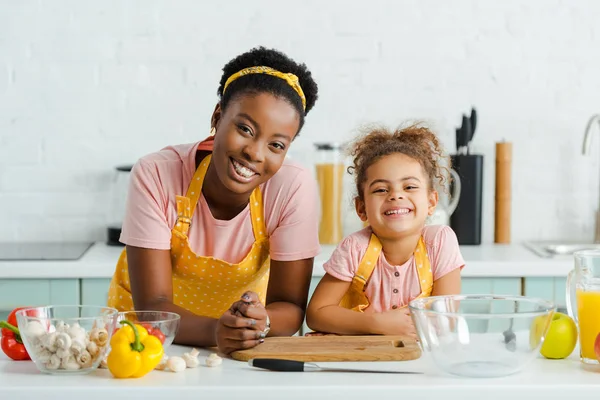 Happy African American Mother Daughter Smiling Vegetables — 스톡 사진