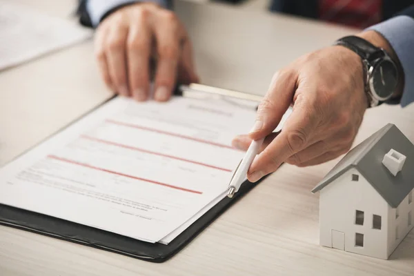 Cropped View Agent Holding Pen Clipboard Carton House Model — Stock Photo, Image