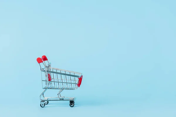 Empty Toy Shopping Cart Blue Copy Space Leasing Concept — Stok fotoğraf