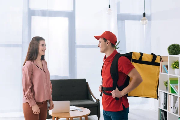 Side View Delivery Man Thermo Backpack Smiling Businesswoman Office — Stock Photo, Image