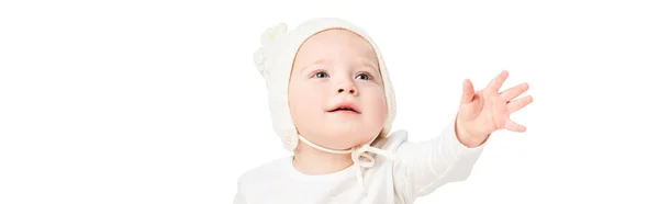 Miúdo Bonito Vestindo Gorro Bebê Olhando Para Cima Com Mão — Fotografia de Stock