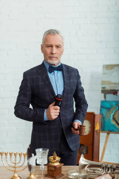 Handsome Auctioneer Suit Holding Microphone Gavel Auction — Stock Photo, Image