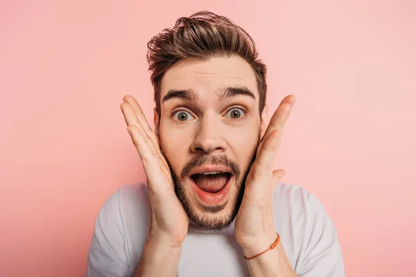 Shocked Man Crazy Face Expression Looking Camera Pink Background — Stockfoto