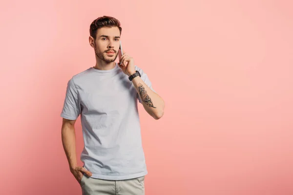 Serious Handsome Man Talking Smartphone While Holding Hand Pocket Pink — Stock Photo, Image