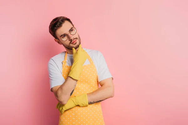 Pensive Young Man Apron Rubber Gloves Touching Chin Looking Away — Stock Photo, Image