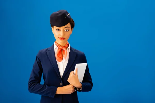 Smiling African American Flight Attendant Holding Digital Tablet Isolated Blue — Stock Photo, Image