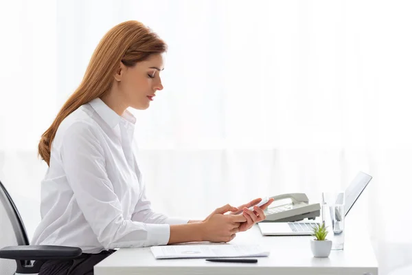 Side View Businesswoman Using Smartphone Documents Laptop Table — Stock Photo, Image