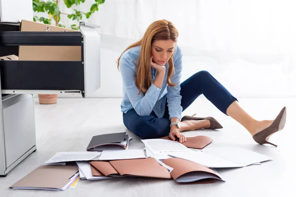 Attractive Businesswoman Looking Contract Documents Open Cabinet Driver Floor — Stockfoto