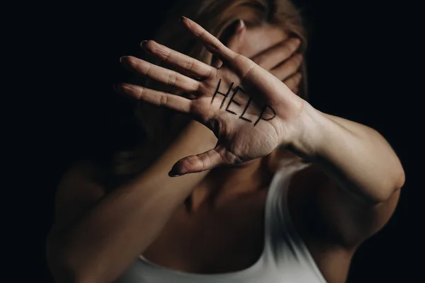 Vítima Com Rosto Obscuro Mostrando Palma Com Ajuda Lettering Isolado — Fotografia de Stock