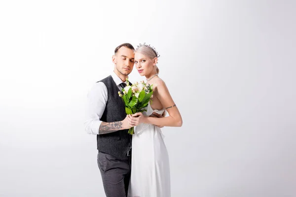 Beautiful Tattooed Bride Bouquet Handsome Bridegroom White — Stock Photo, Image