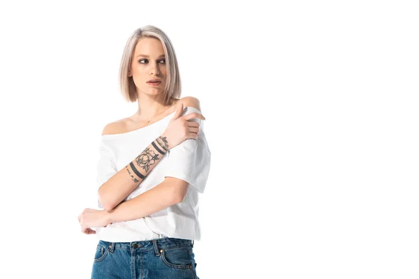 Krásná Mladá Tetovaná Dívka Pózuje Izolované Bílém — Stock fotografie