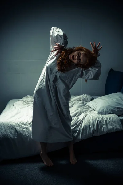 Creepy Girl Nightgown Shouting Bedroom — Stock Photo, Image