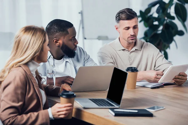 Multicultural Colleagues Looking Digital Tablet Talking Office — Stock Photo, Image