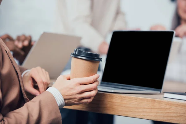 Cropped View Woman Sitting Table Holding Coffee — Stock Photo, Image