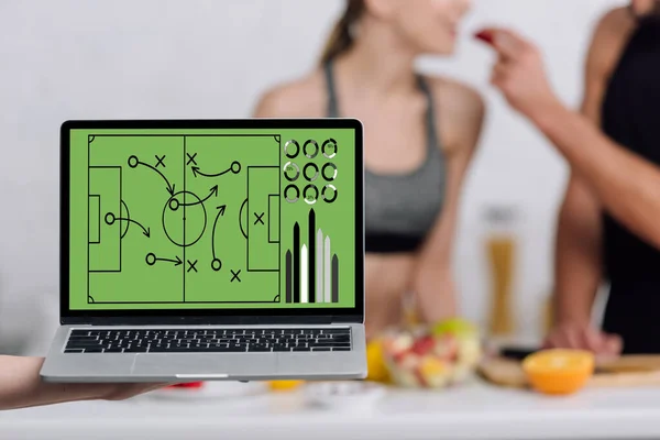 Selective Focus Laptop Football Scheme Screen Couple Kitchen — Stock Photo, Image