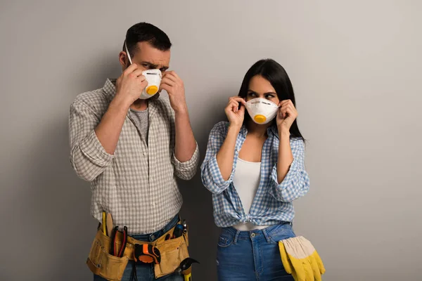 Trabalhadores Manuais Usando Máscaras Segurança Cinza — Fotografia de Stock