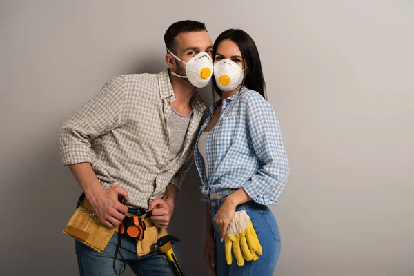 Happy Manual Workers Safety Masks Grey — Stock Photo, Image