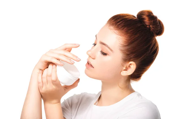 Adolescente Atraente Com Pele Perfeita Segurando Recipiente Plástico Com Creme — Fotografia de Stock