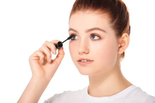 Schöne Weibliche Teenager Anwendung Mascara Isoliert Auf Weiß — Stockfoto