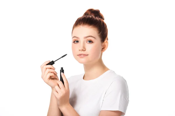 Schöne Glückliche Weibliche Teenager Anwendung Mascara Isoliert Auf Weiß — Stockfoto