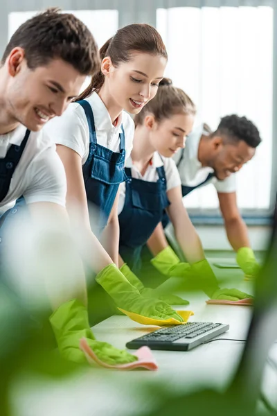 Selective Focus Young Multicultural Cleaners Wiping Desks Rags Office — Stock Photo, Image