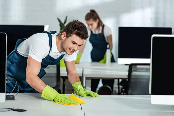 Two Young Cleaners Wiping Desks Rags Office — Stock Photo, Image