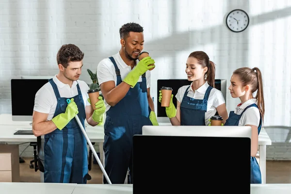 Cheerful Multicultural Cleaners Drinking Coffee Office — Stock Photo, Image