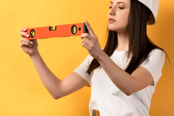 Cropped View Concentrated Handywoman Holding Spirit Level Yellow Background — Stock Photo, Image