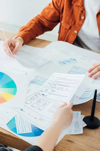 Cropped View Developers Planning Project Color Circles Table — Stock Photo, Image